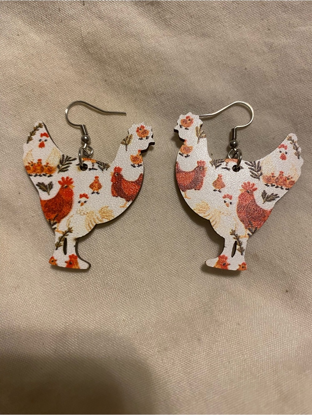 Hen-Shaped Dangle Earrings in White and Orange Floral Print